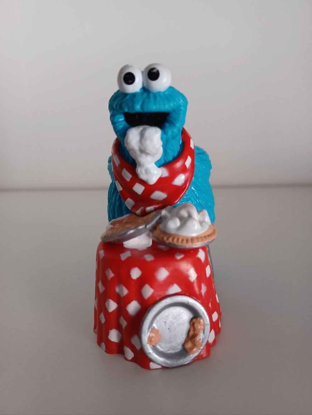 Vintage 1993 Cookie Monster Eating Pie Figurine Sesame Street Toy Collectible